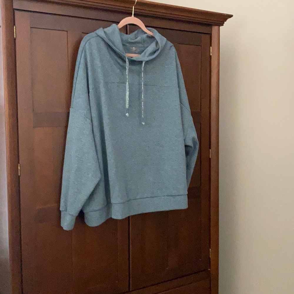 Calia by Carrie Underwood Hoodie w/pockets
